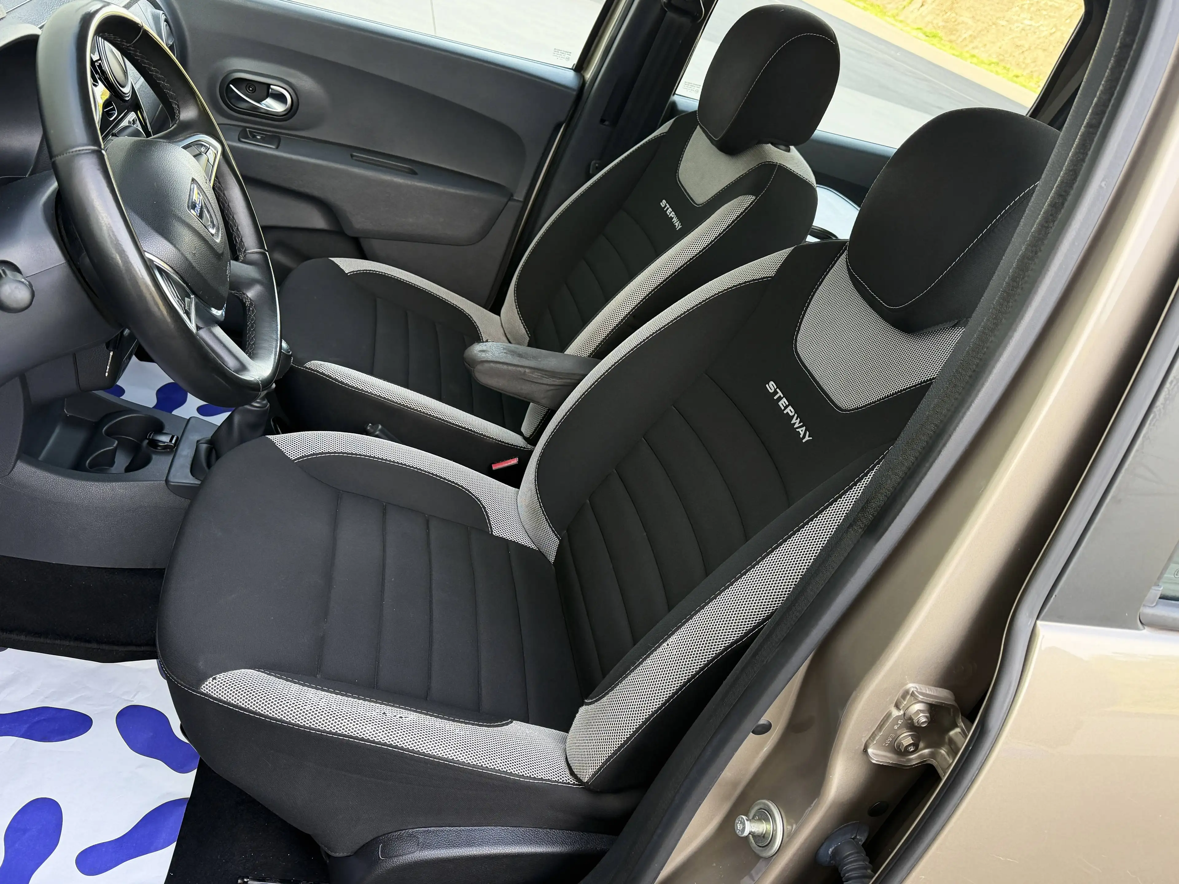 Dacia Lodgy Lodgy Stepway 1.5BluedCi UrbanExplorer 7places* GPS*CRUISE*BLUETOOTH*AIRCO*PDC*GARANTIE 12 MOIS — photo 12