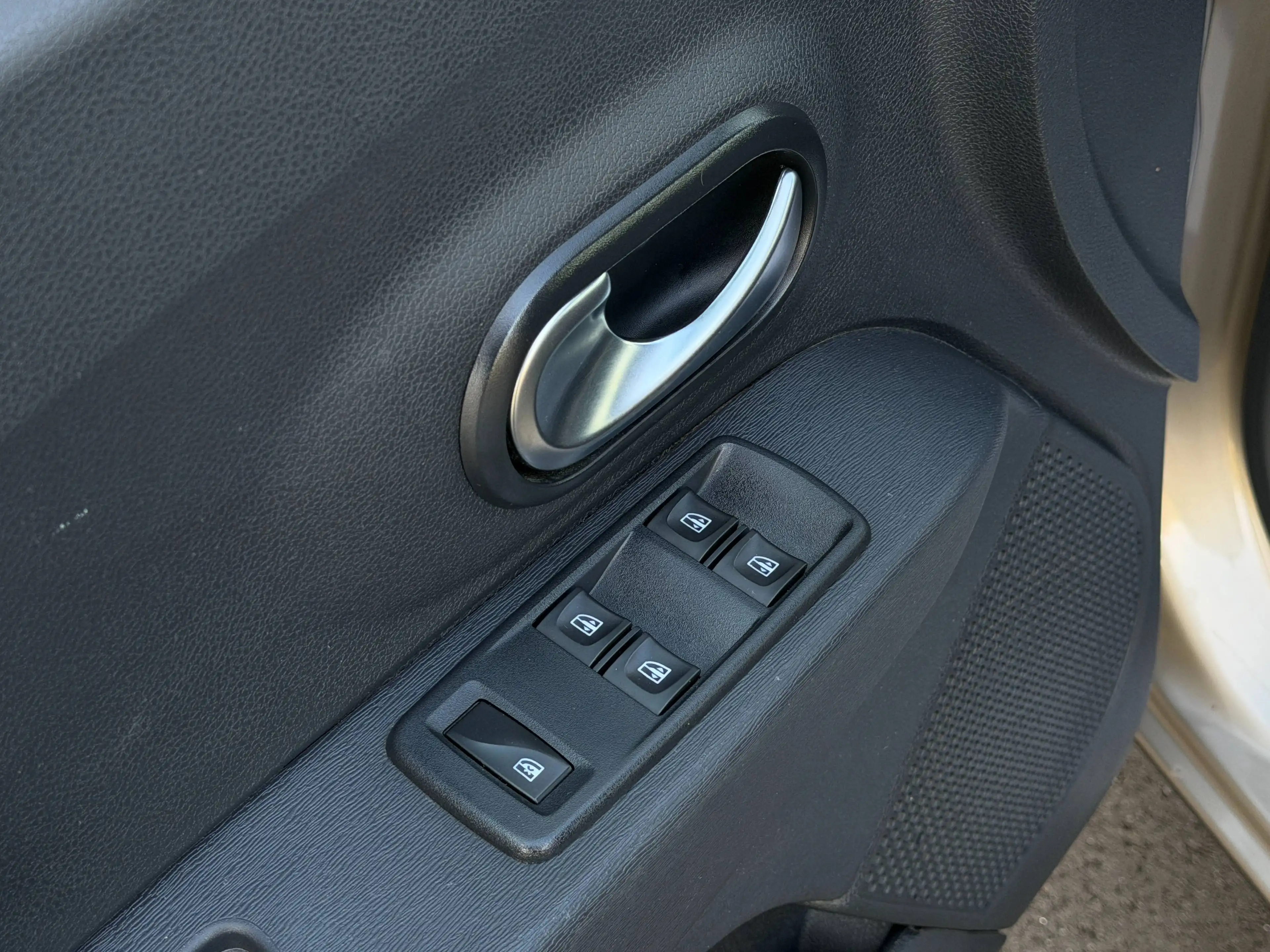 Dacia Lodgy Lodgy Stepway 1.5BluedCi UrbanExplorer 7places* GPS*CRUISE*BLUETOOTH*AIRCO*PDC*GARANTIE 12 MOIS — photo 11