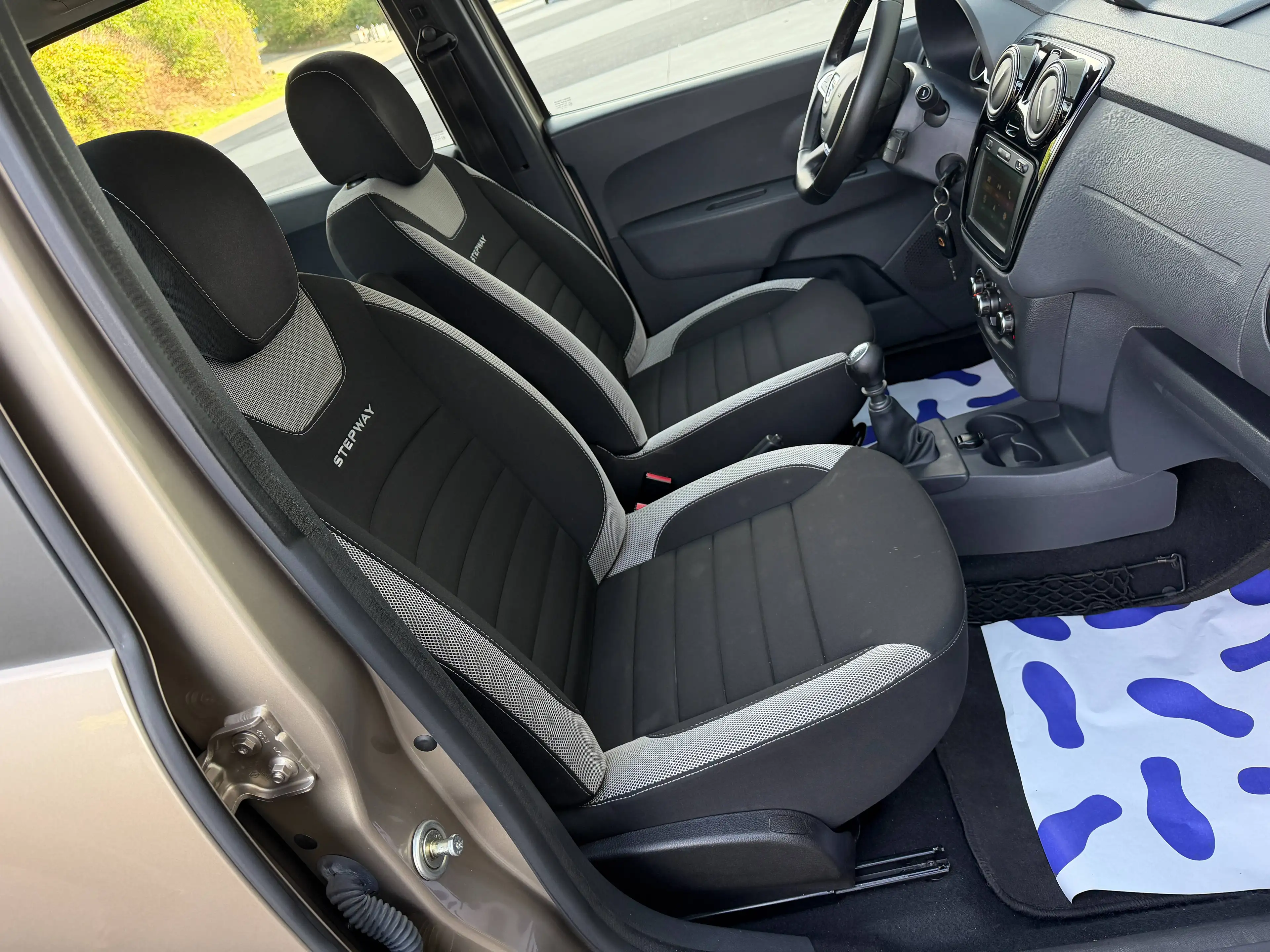 Dacia Lodgy Lodgy Stepway 1.5BluedCi UrbanExplorer 7places* GPS*CRUISE*BLUETOOTH*AIRCO*PDC*GARANTIE 12 MOIS — photo 13