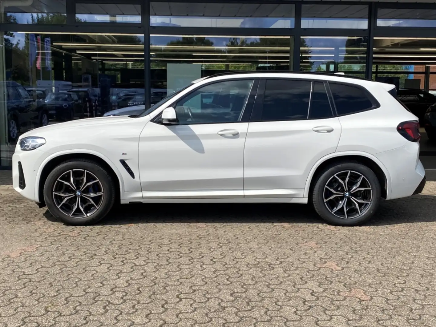 BMW X3 xDrive 20 d M Sport AHK Akustik Komfort Verglasung Weiß - 2
