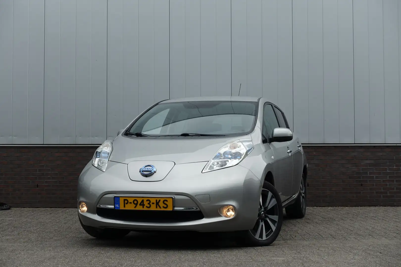 Nissan Leaf Tekna 30 kWh | Lederen bekleding | Navigatie | € 2 Grijs - 1