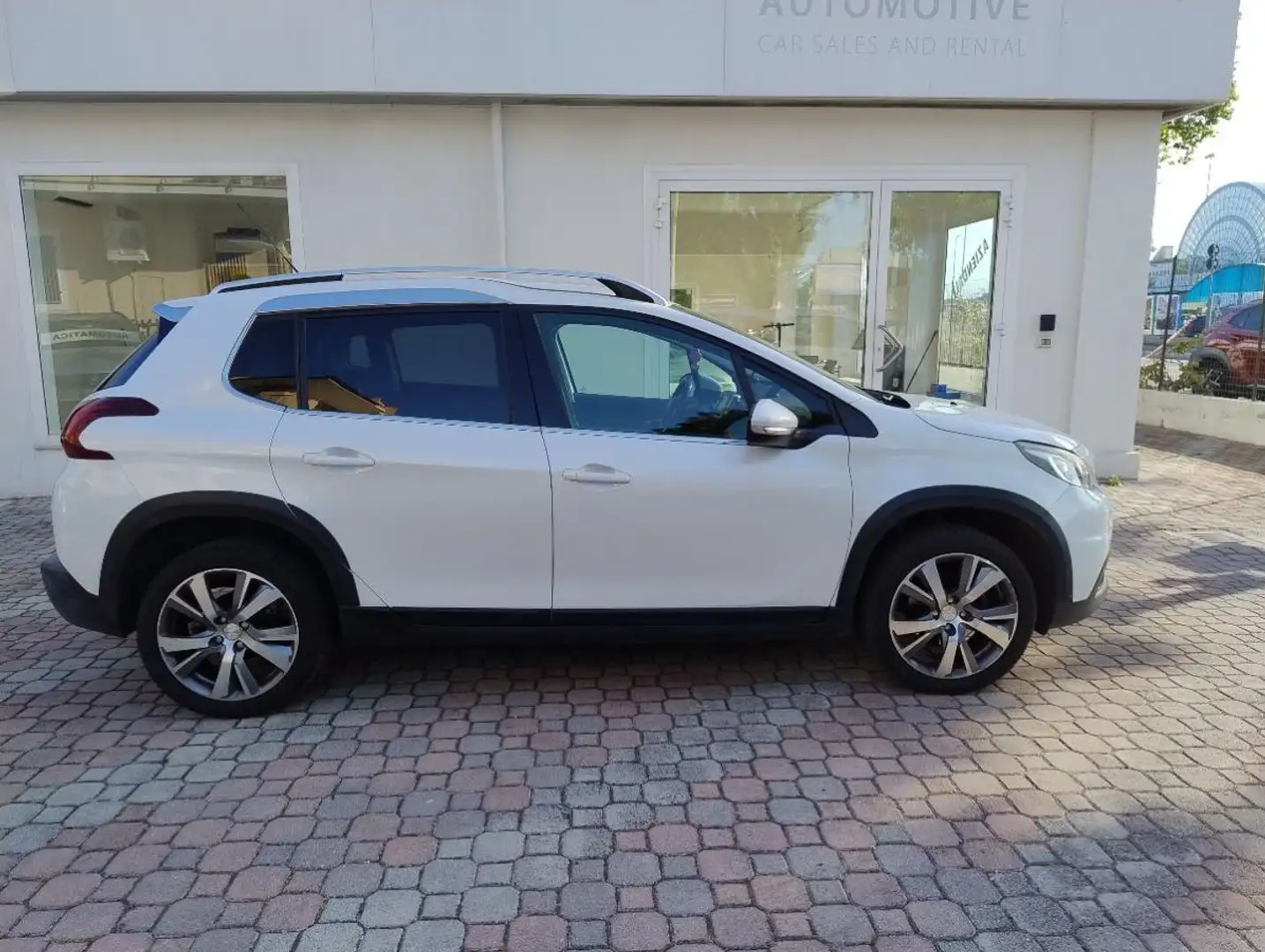 Peugeot 2008 BlueHDi 120 S&S Allure Blanc - 2