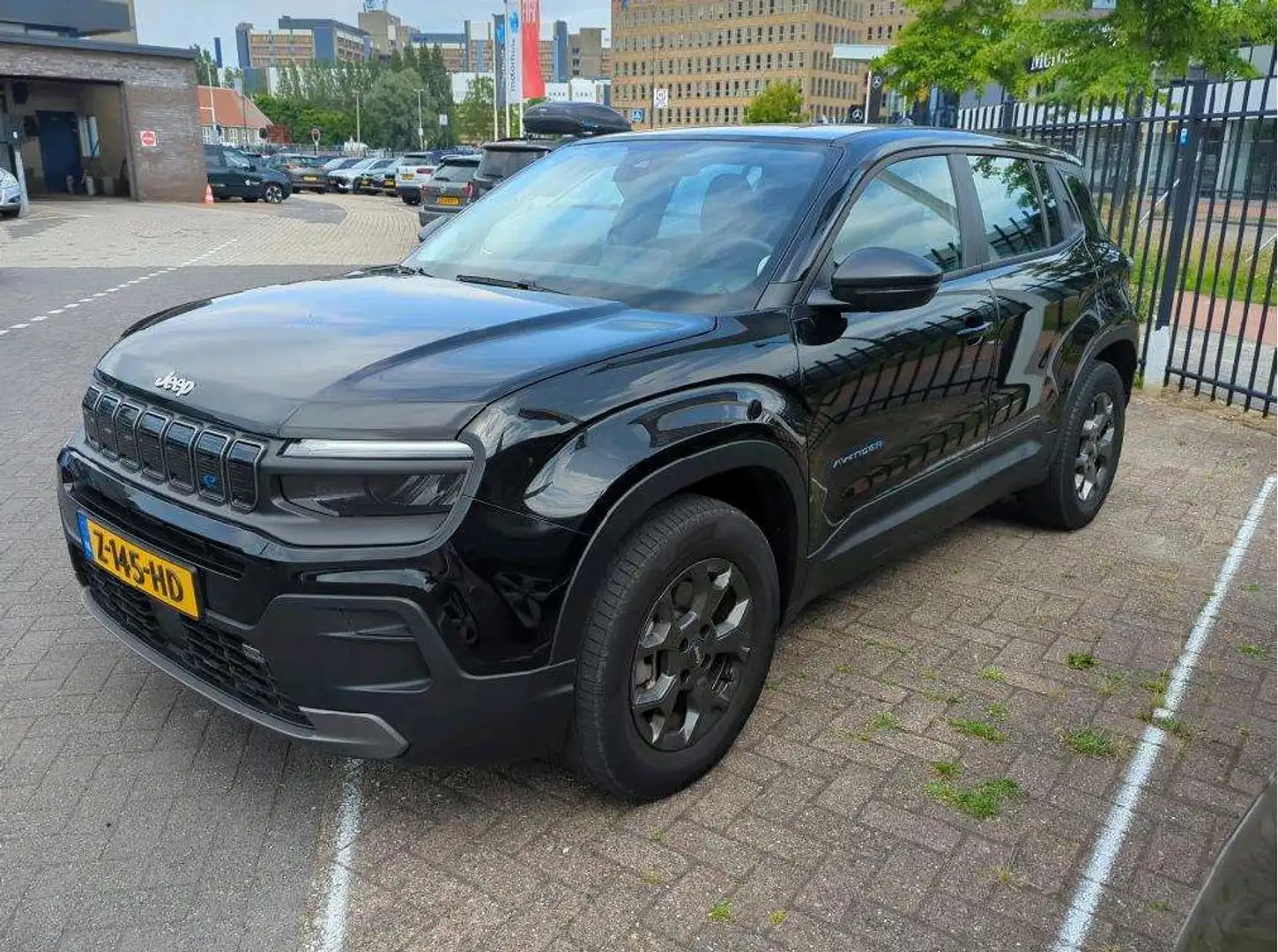 Jeep Avenger Longitude 54 kWh Business Pack 3 Fase 156pk Automa Zwart - 1