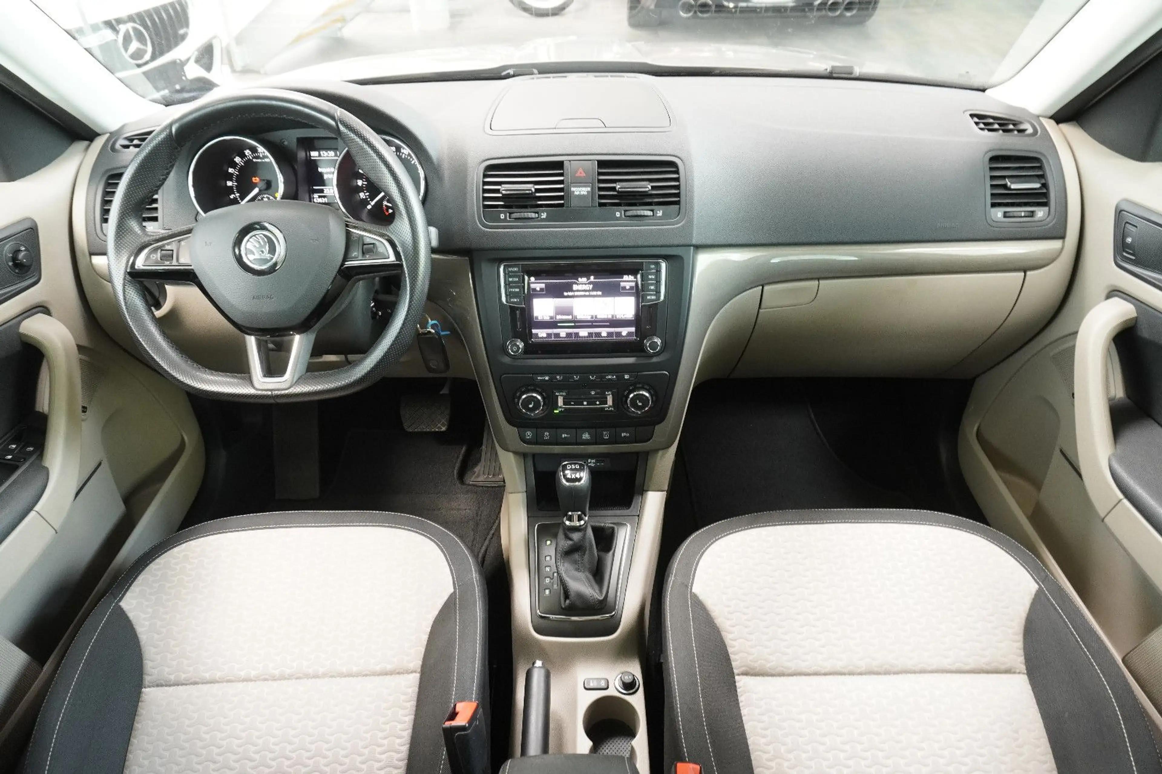 Skoda Yeti Style 4x4*AHK*KAM*PANO*DAB*NAVI*MEMORY — photo 10