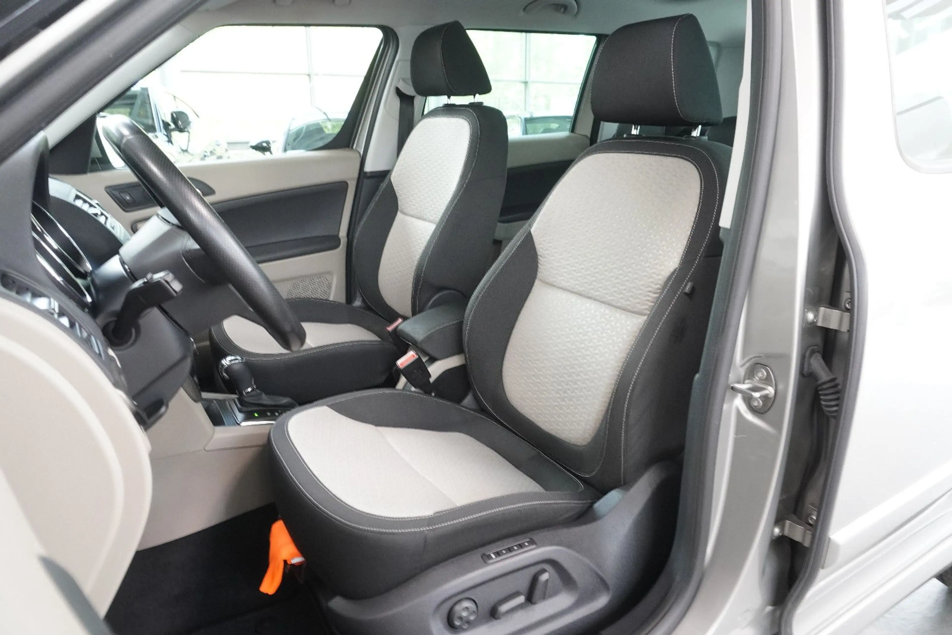 Skoda Yeti Style 4x4*AHK*KAM*PANO*DAB*NAVI*MEMORY — photo 8