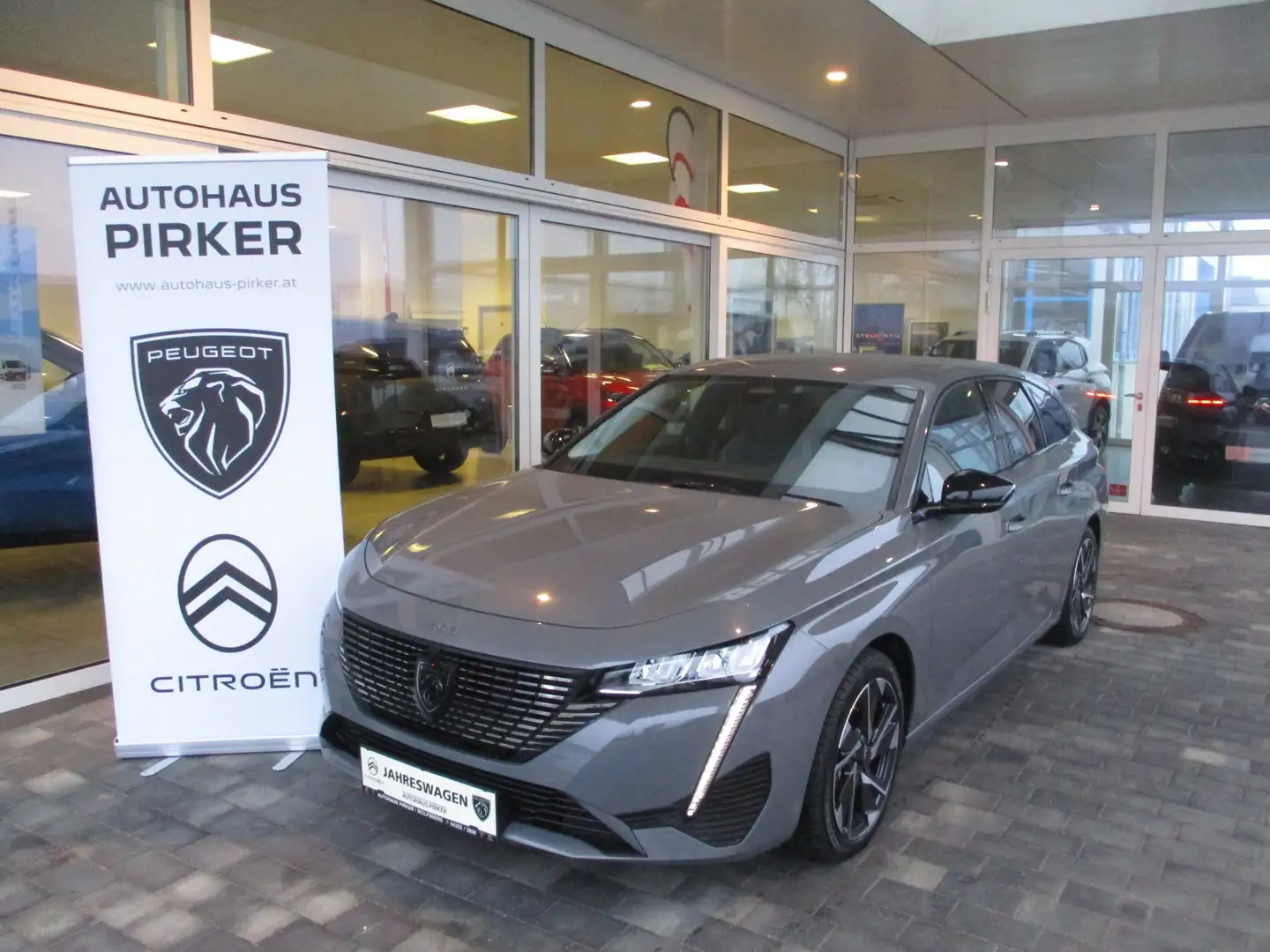 Peugeot 308 SW Hybrid 136 Allure Grau - 1