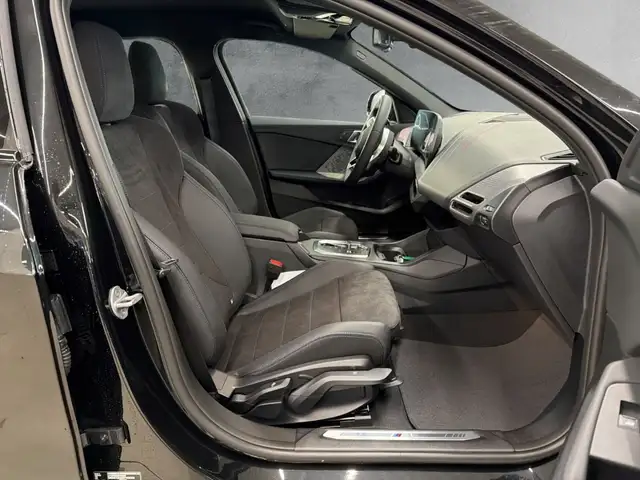 BMW 1 Series view 11