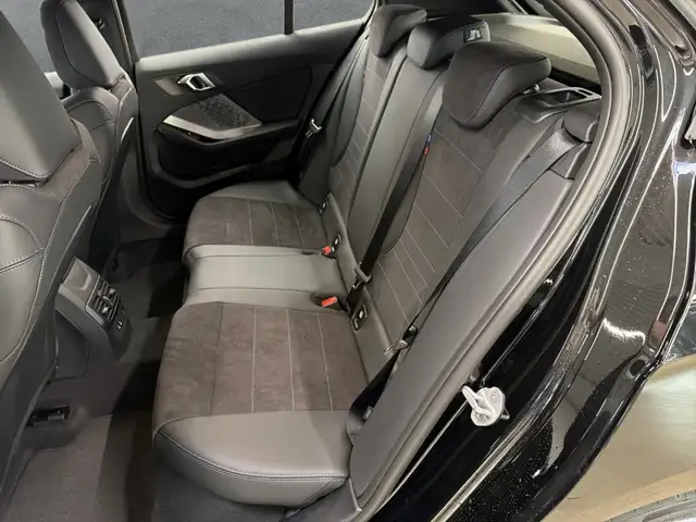 BMW 1 Series view 13