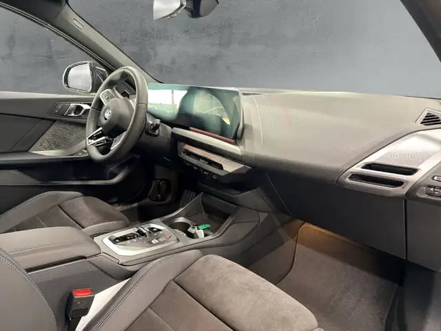 BMW 1 Series view 12
