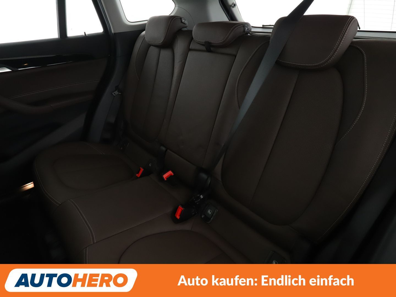 BMW X1 xDrive 20i Sport Line Aut.*TEMPO*PDC*SHZ*KLIMA* — photo 10