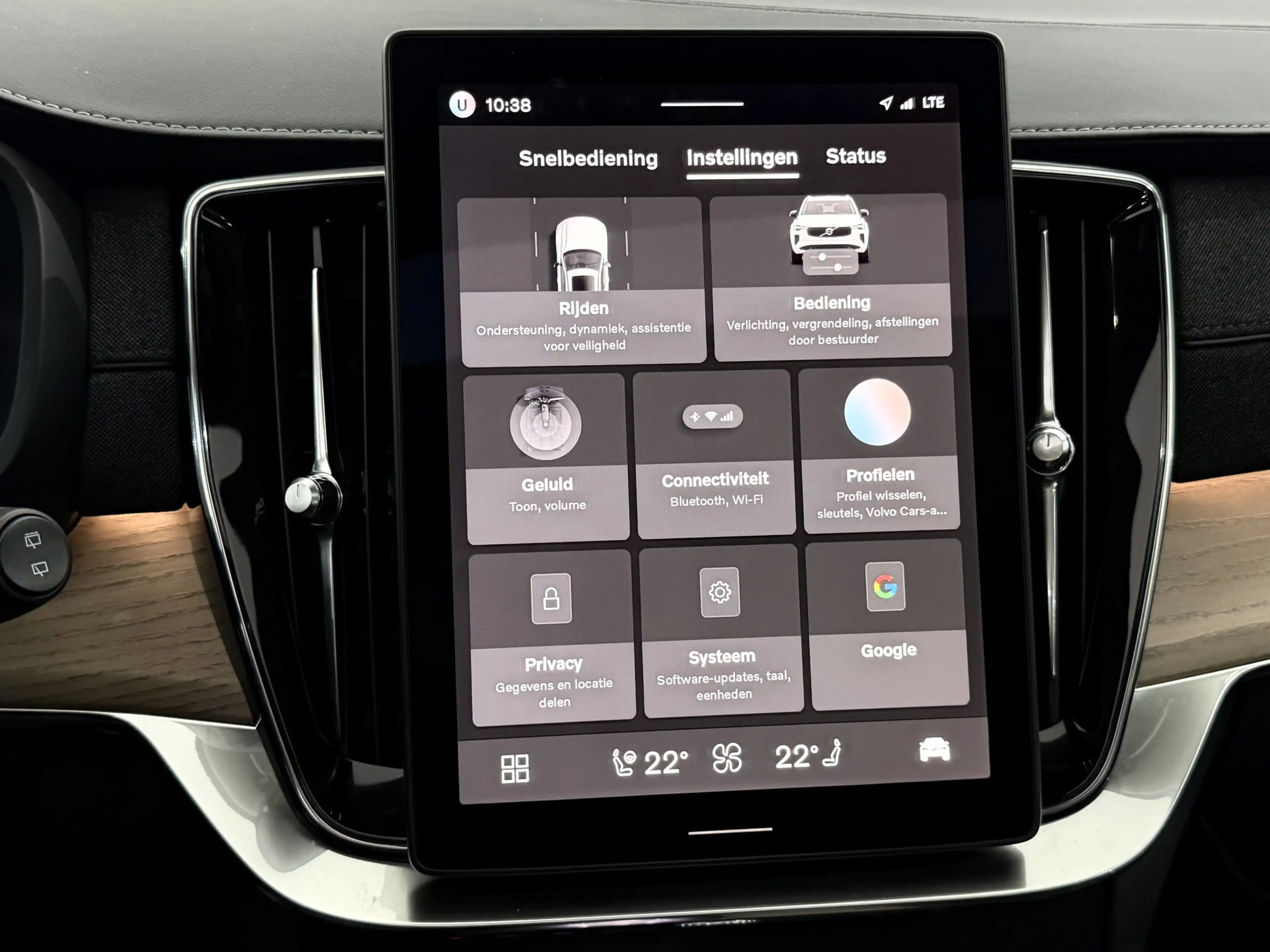Volvo XC90 2.0 T8 Plug-in hybrid AWD Plus Dark Facelift 7P Pa — photo 31