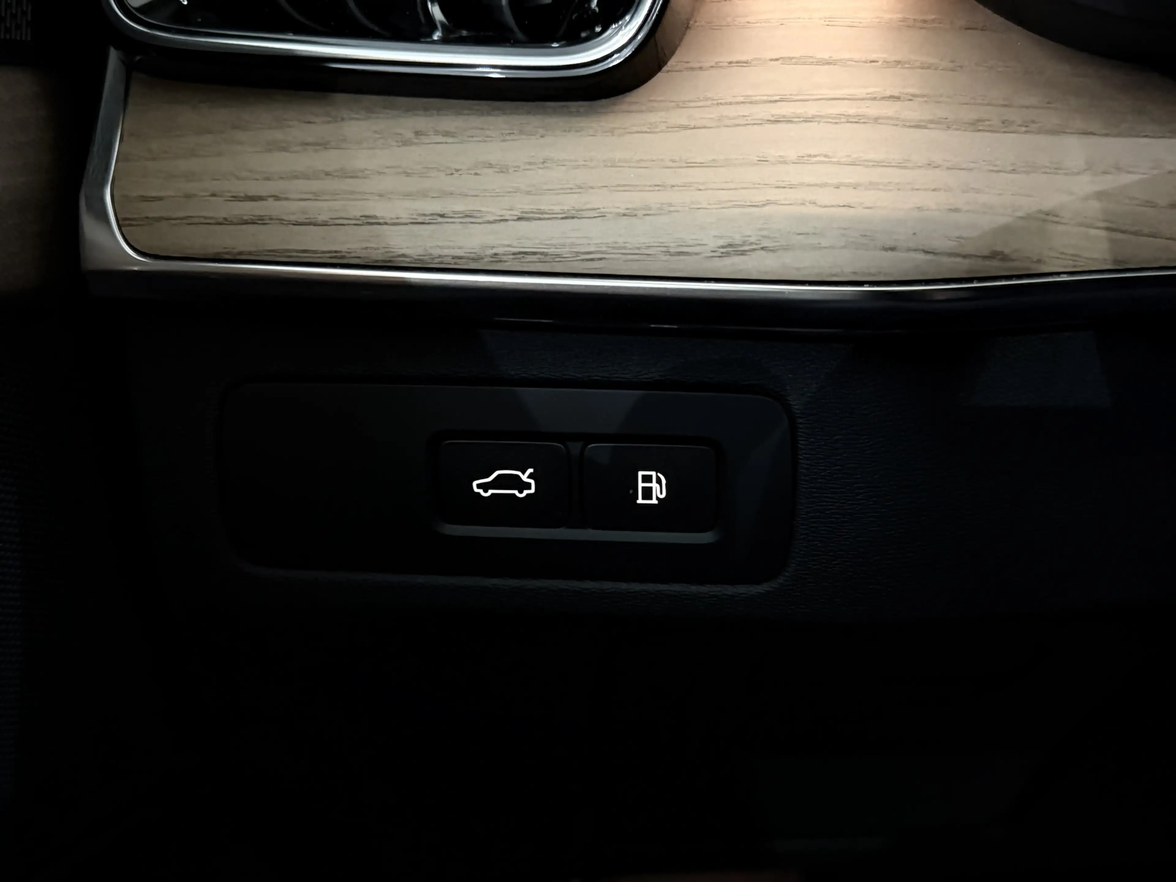 Volvo XC90 2.0 T8 Plug-in hybrid AWD Plus Dark Facelift 7P Pa — photo 40