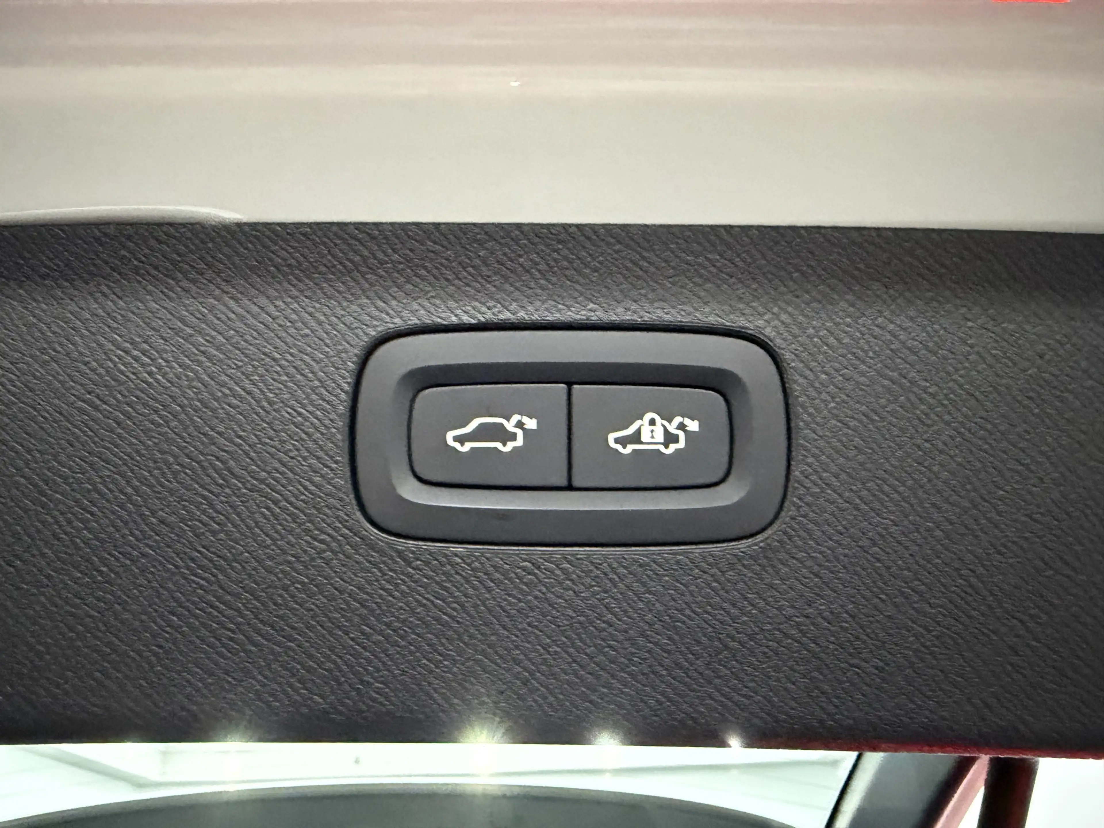 Volvo XC90 2.0 T8 Plug-in hybrid AWD Plus Dark Facelift 7P Pa — photo 41