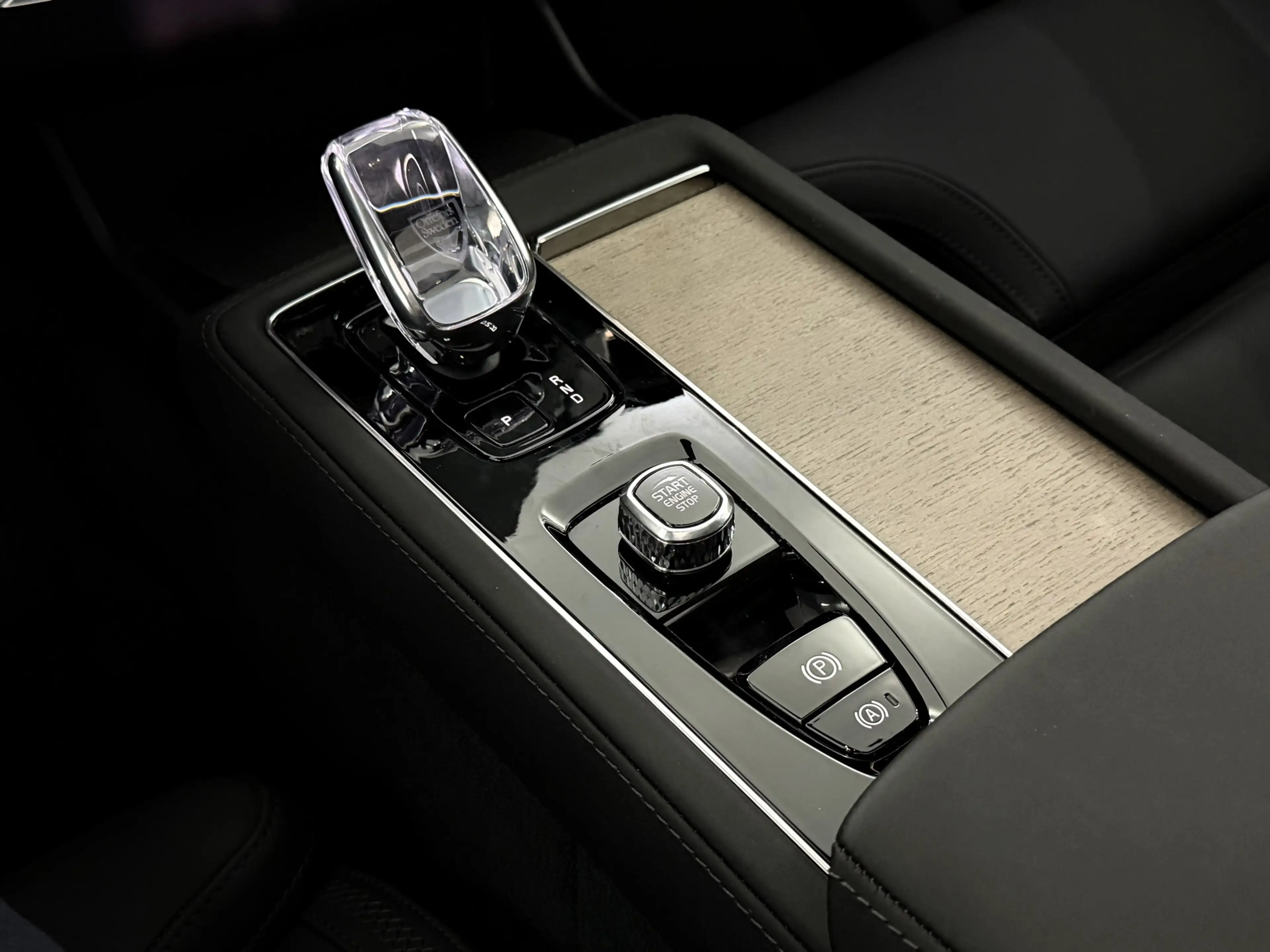 Volvo XC90 2.0 T8 Plug-in hybrid AWD Plus Dark Facelift 7P Pa — photo 18