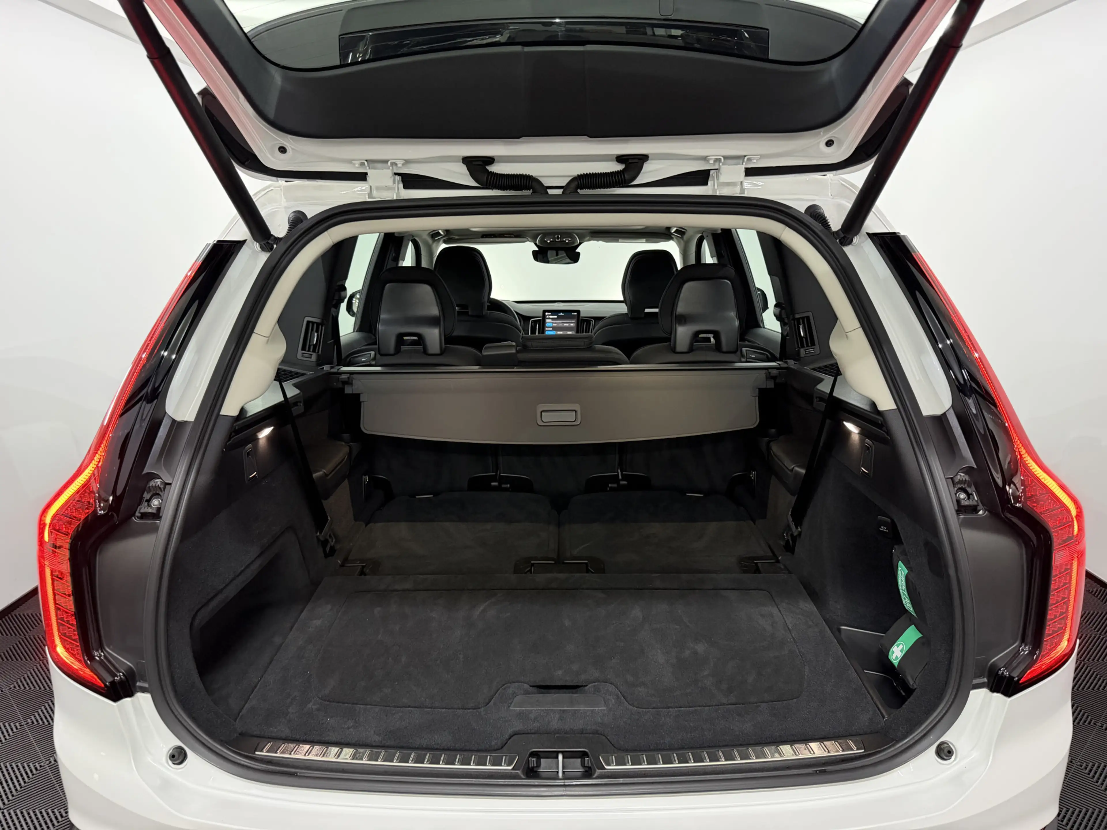 Volvo XC90 2.0 T8 Plug-in hybrid AWD Plus Dark Facelift 7P Pa — photo 42