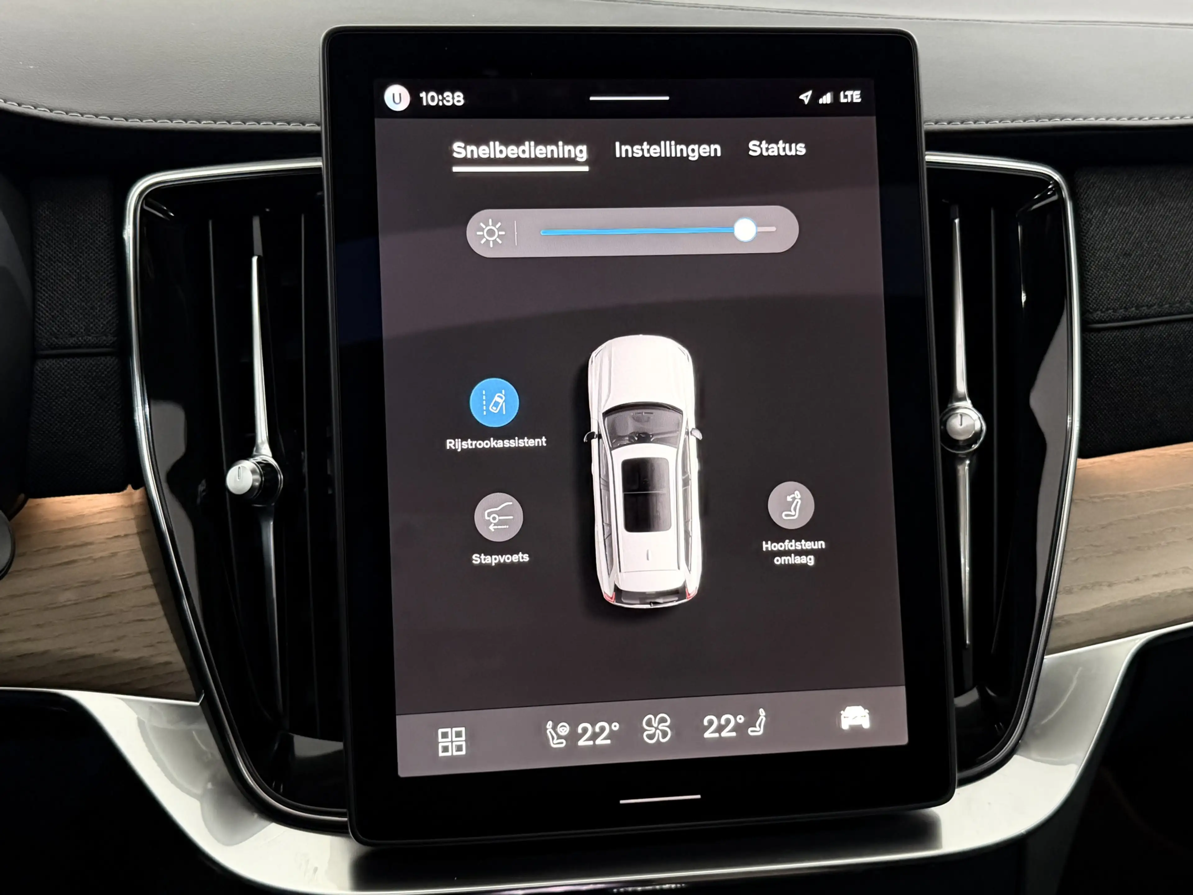 Volvo XC90 2.0 T8 Plug-in hybrid AWD Plus Dark Facelift 7P Pa — photo 30