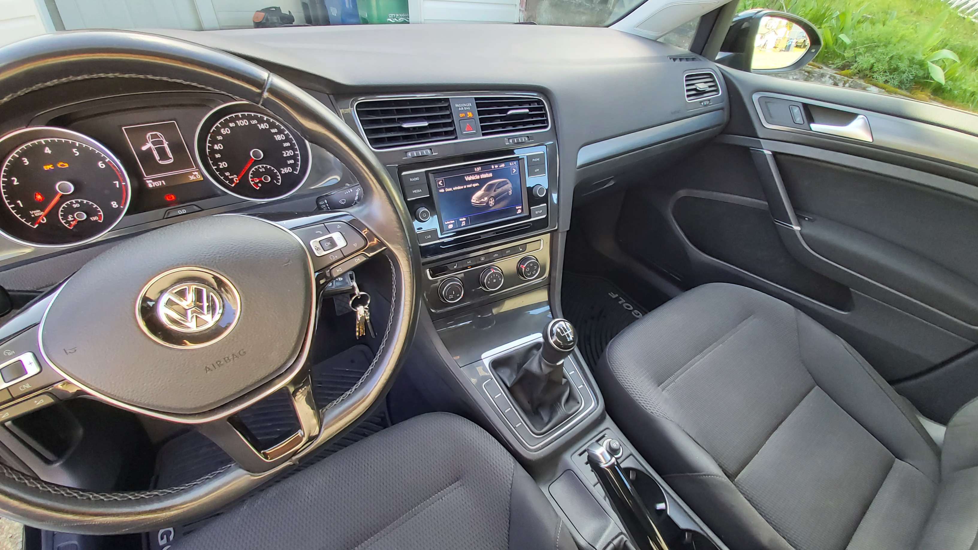 2018 Volkswagen Golf Trendline 5-door Manual thumb 6