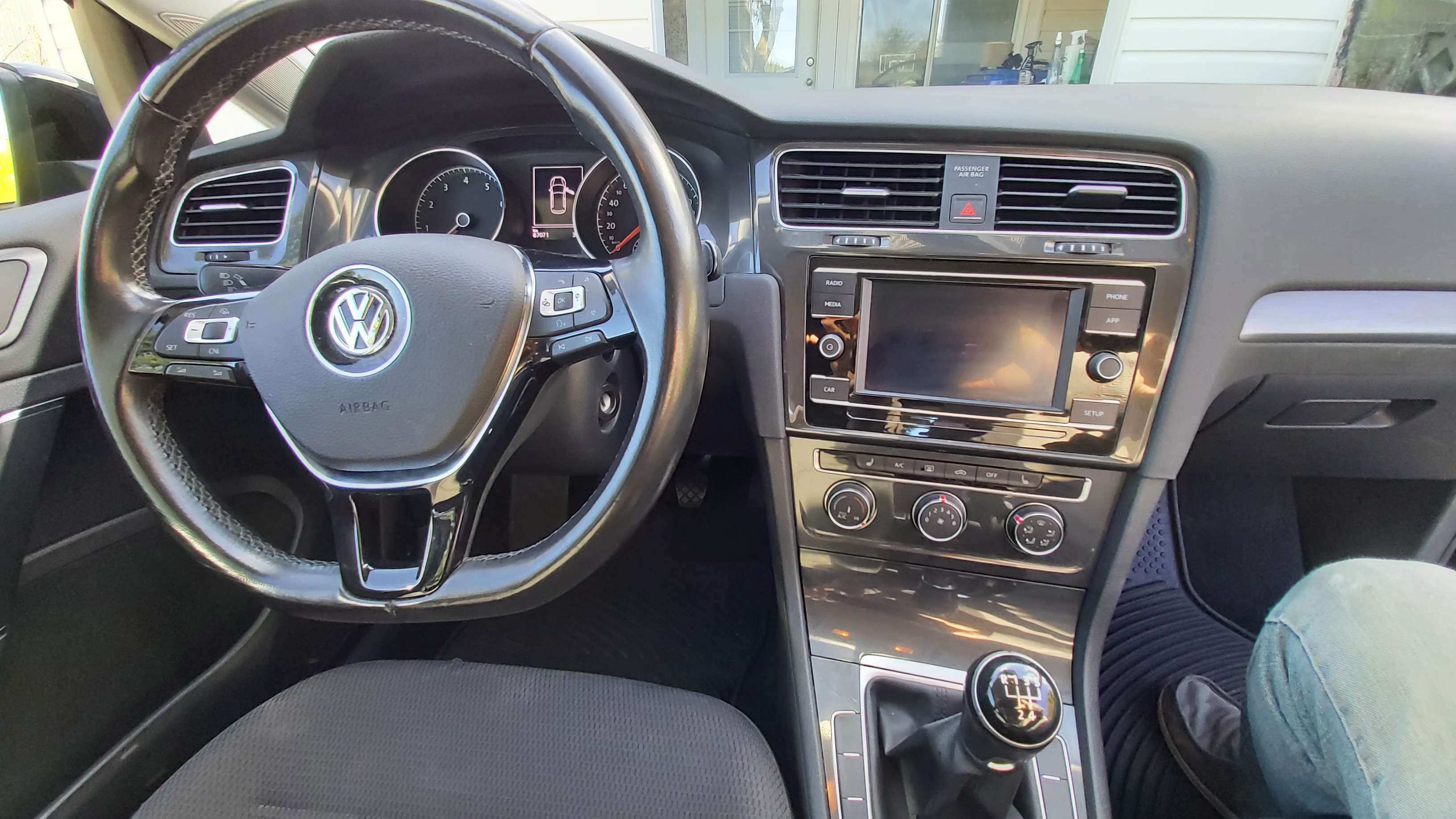 2018 Volkswagen Golf Trendline 5-door Manual alt 5