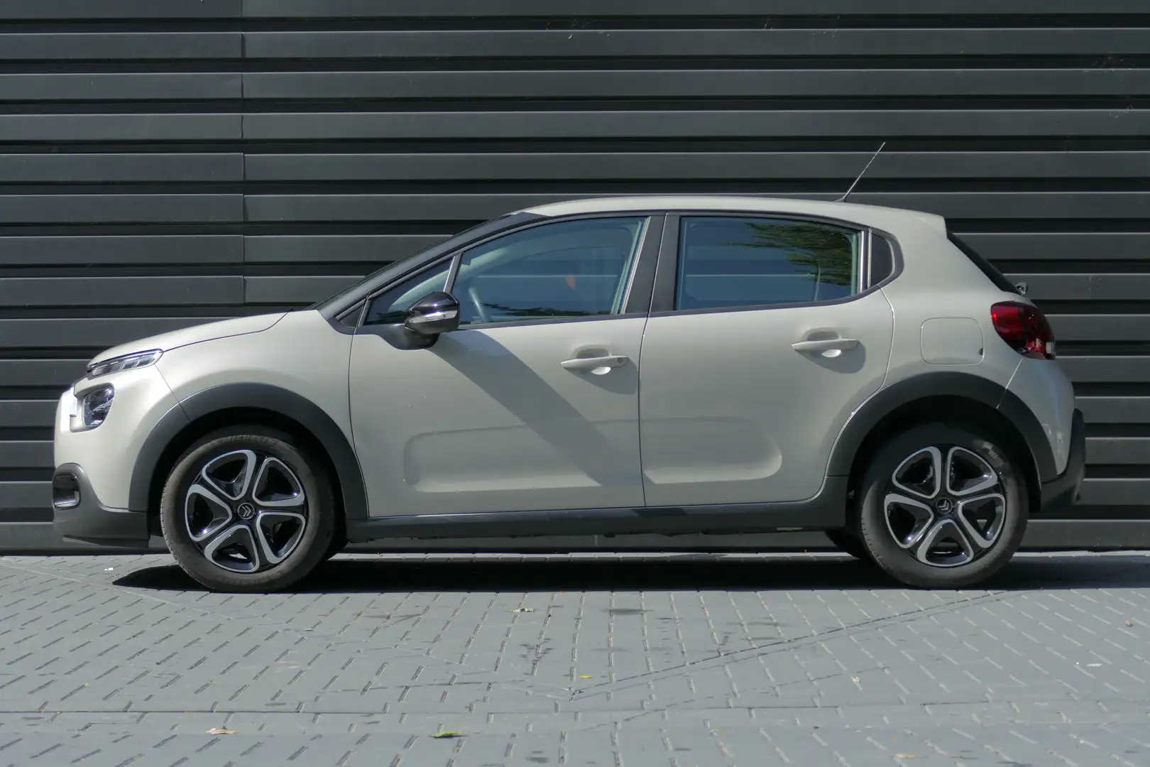 Citroen C3 1.2 PureTech Feel / NAVI / LED / CLIMA / BLUETOOTH Grigio - 2