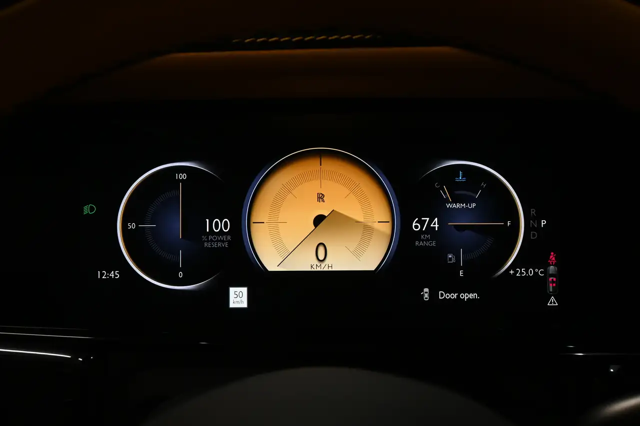 Rolls-Royce Cullinan снимка Rolls-Royce Cullinan