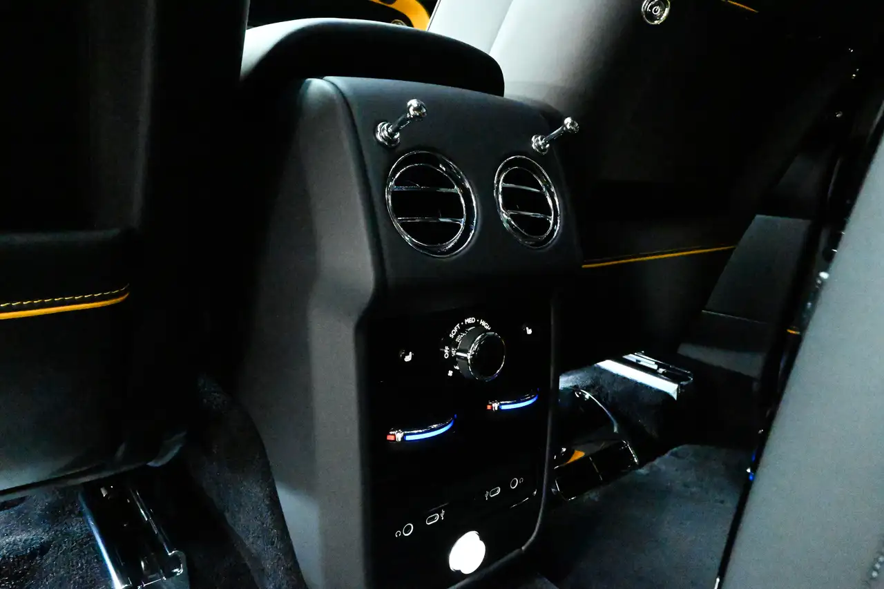 Rolls-Royce Cullinan снимка Rolls-Royce Cullinan