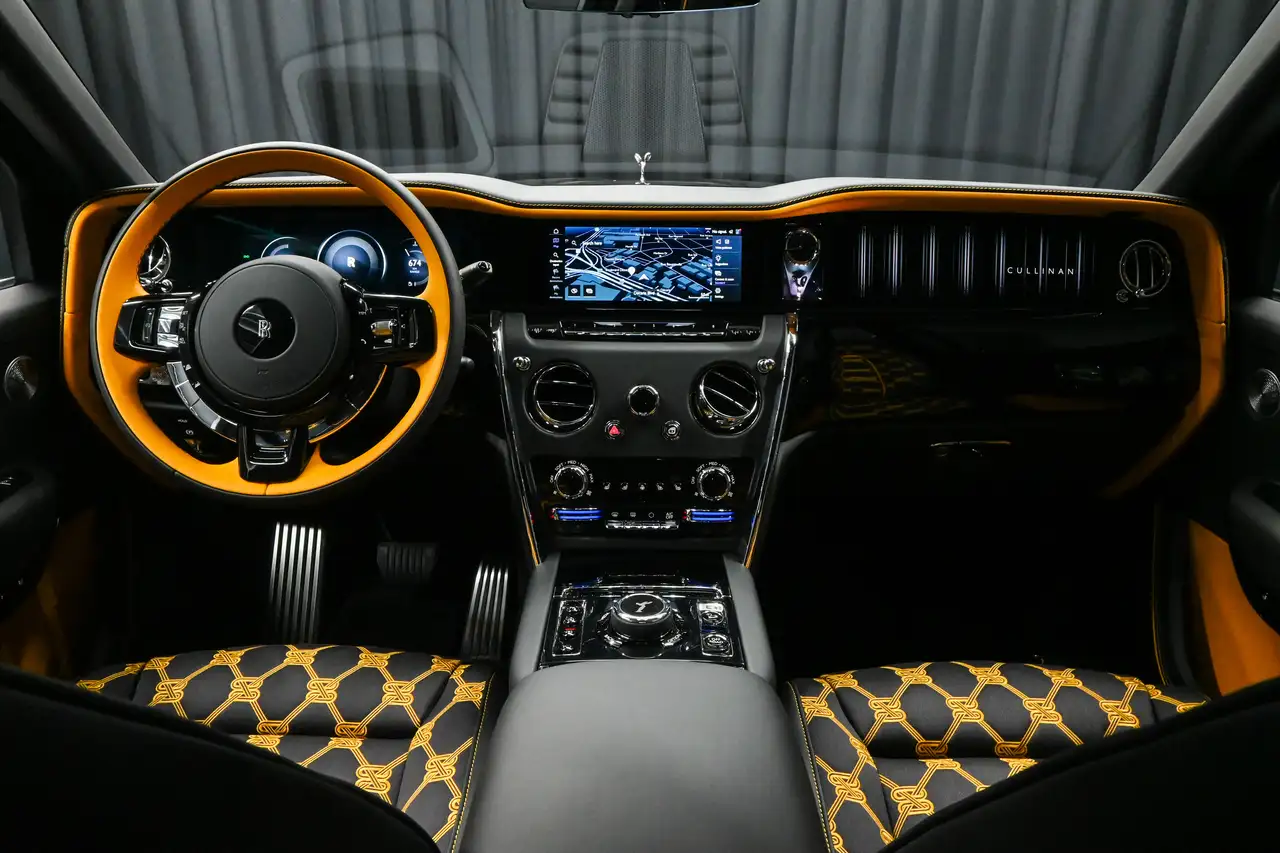 Rolls-Royce Cullinan снимка Rolls-Royce Cullinan