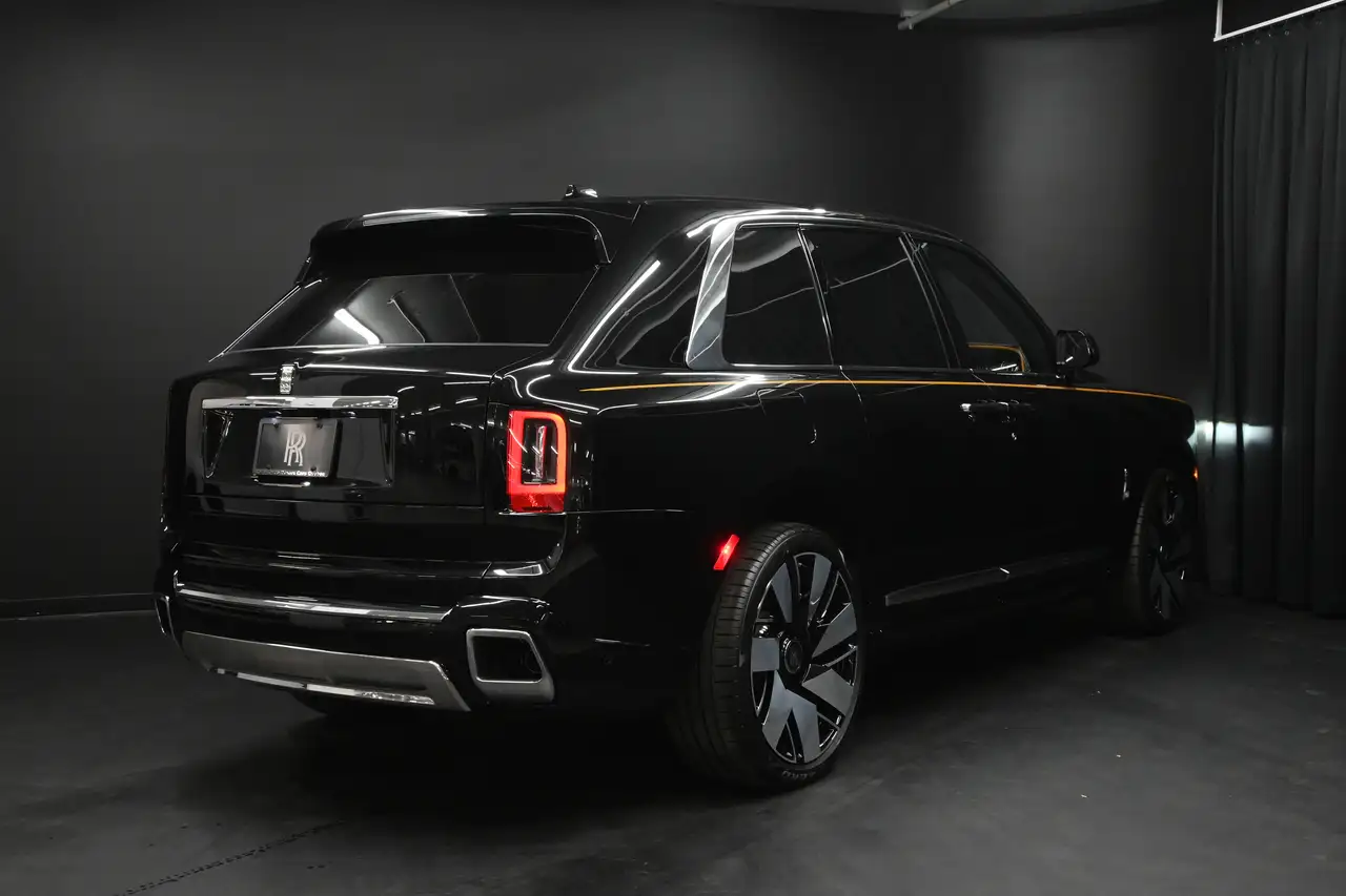 Rolls-Royce Cullinan снимка Rolls-Royce Cullinan