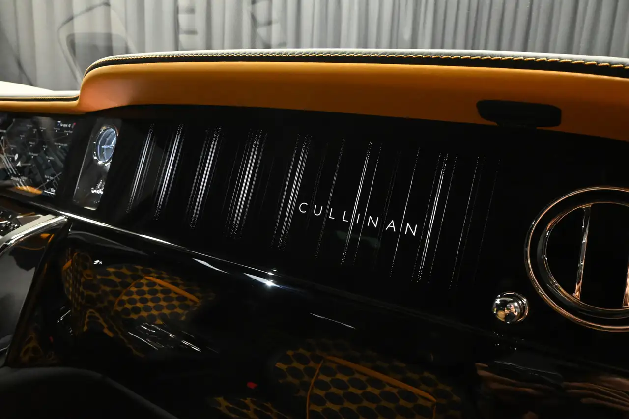 Rolls-Royce Cullinan снимка Rolls-Royce Cullinan