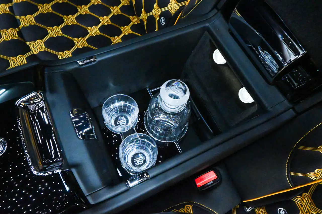 Rolls-Royce Cullinan снимка Rolls-Royce Cullinan