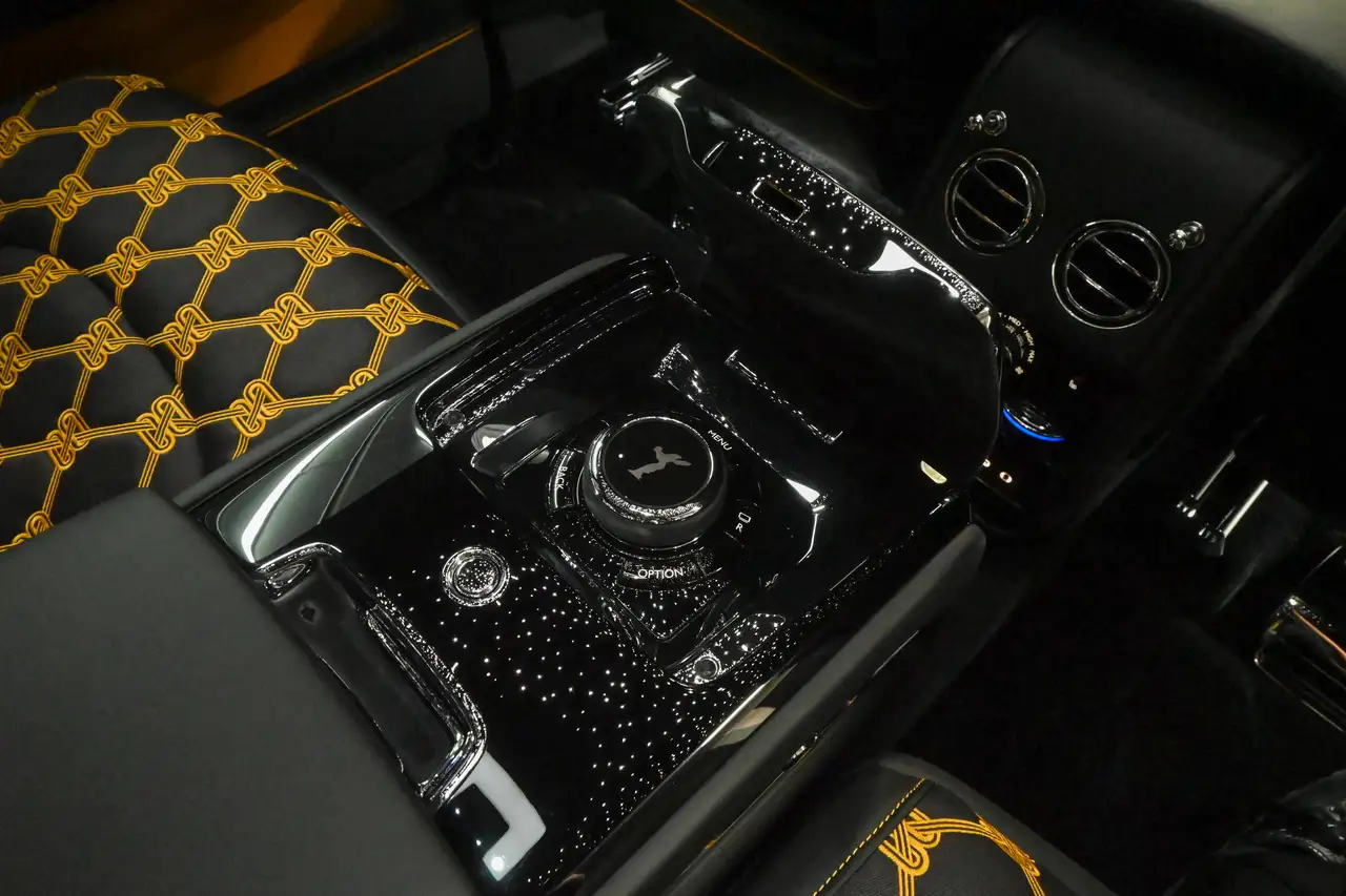 Rolls-Royce Cullinan снимка Rolls-Royce Cullinan