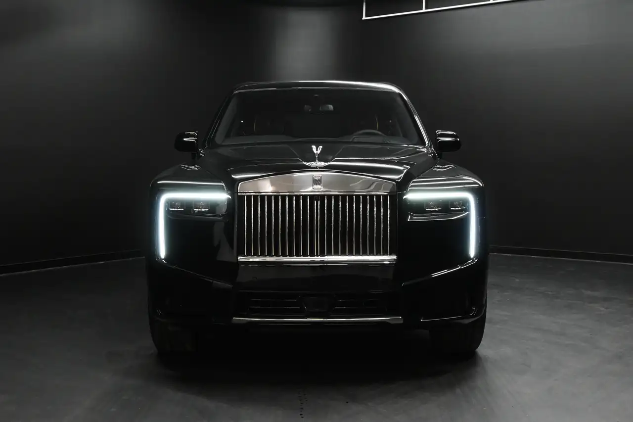 Rolls-Royce Cullinan снимка Rolls-Royce Cullinan