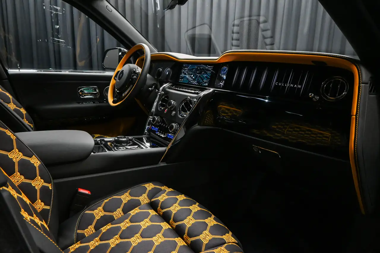 Rolls-Royce Cullinan снимка Rolls-Royce Cullinan