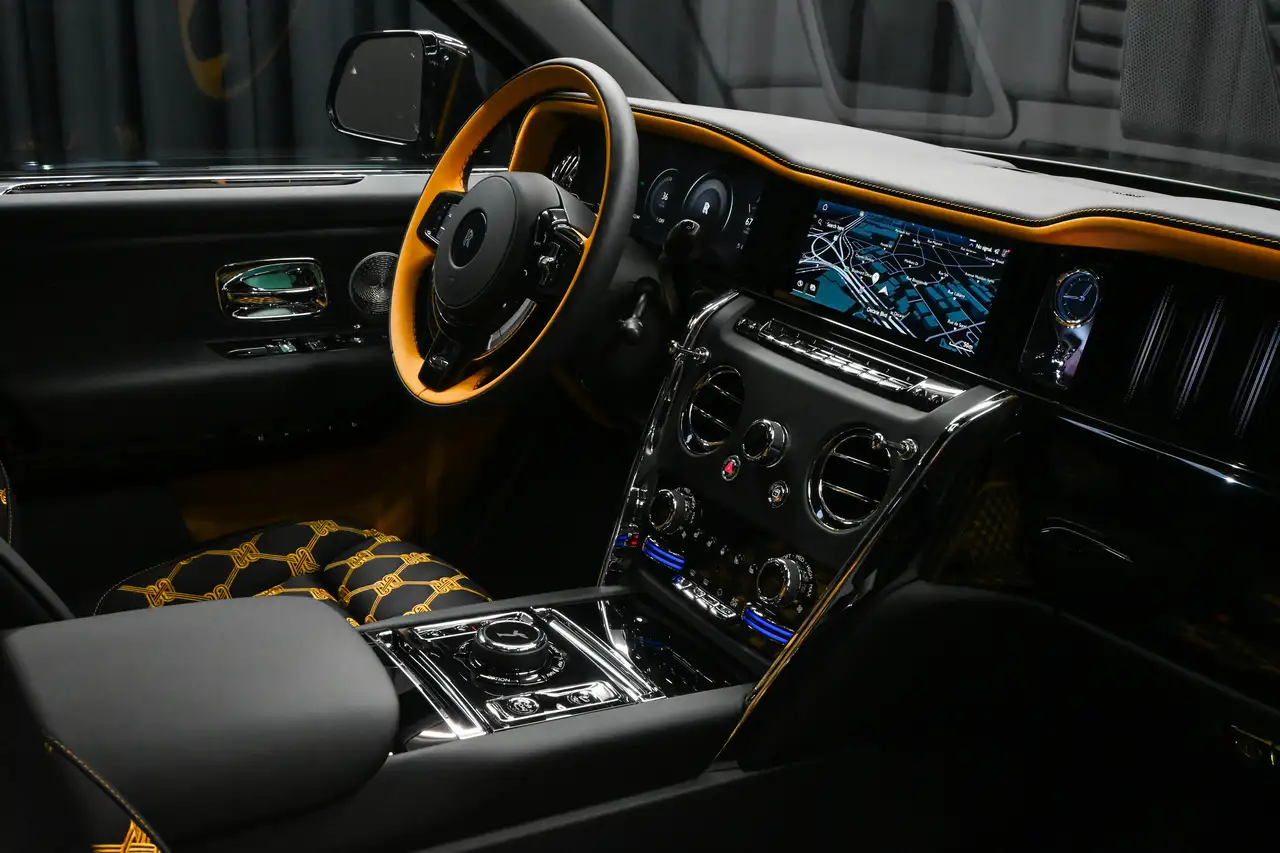 Rolls-Royce Cullinan снимка Rolls-Royce Cullinan