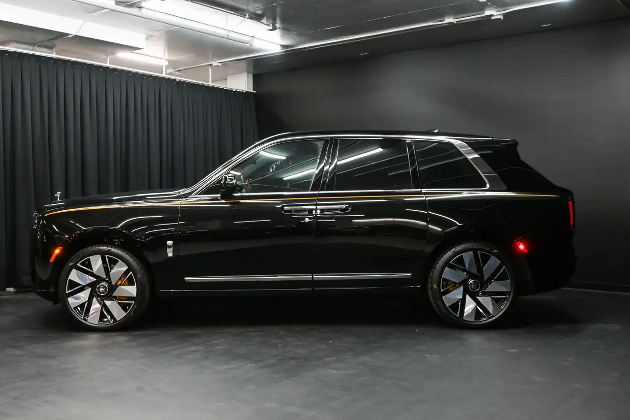 Rolls-Royce Cullinan снимка Rolls-Royce Cullinan