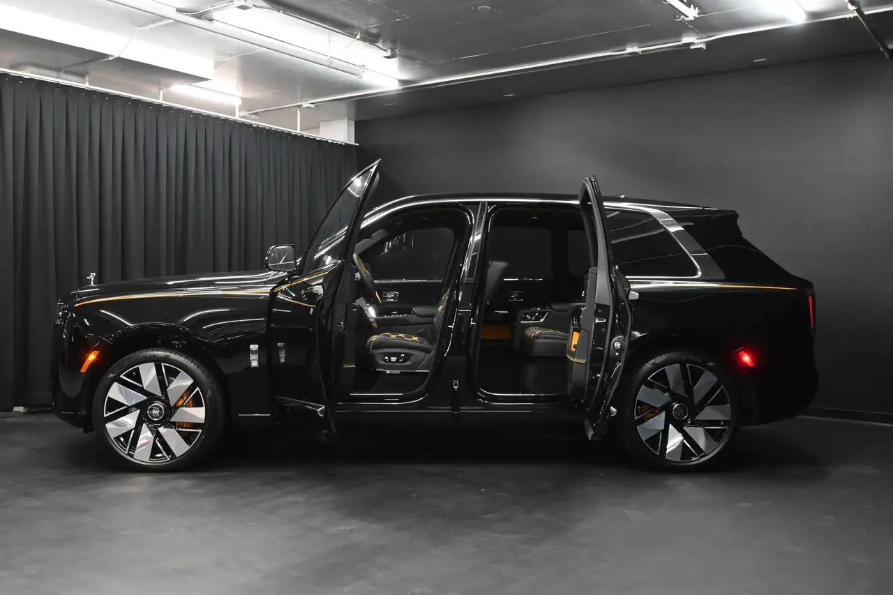 Rolls-Royce Cullinan снимка Rolls-Royce Cullinan