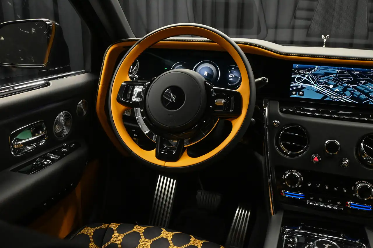 Rolls-Royce Cullinan снимка Rolls-Royce Cullinan