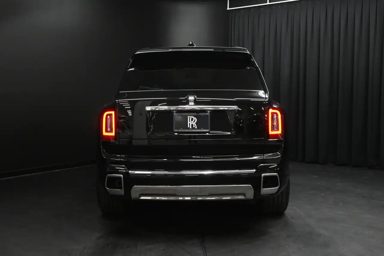 Rolls-Royce Cullinan снимка Rolls-Royce Cullinan
