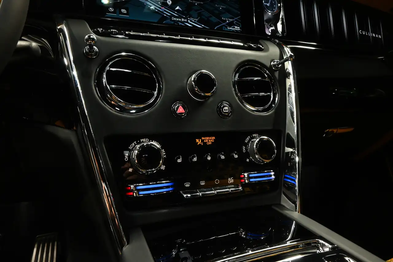 Rolls-Royce Cullinan снимка Rolls-Royce Cullinan