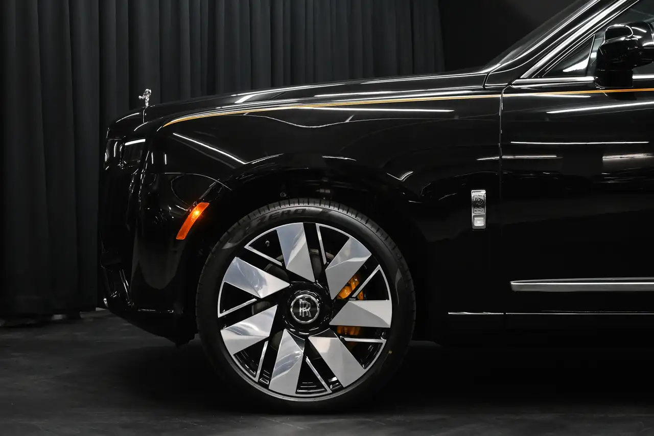 Rolls-Royce Cullinan снимка Rolls-Royce Cullinan
