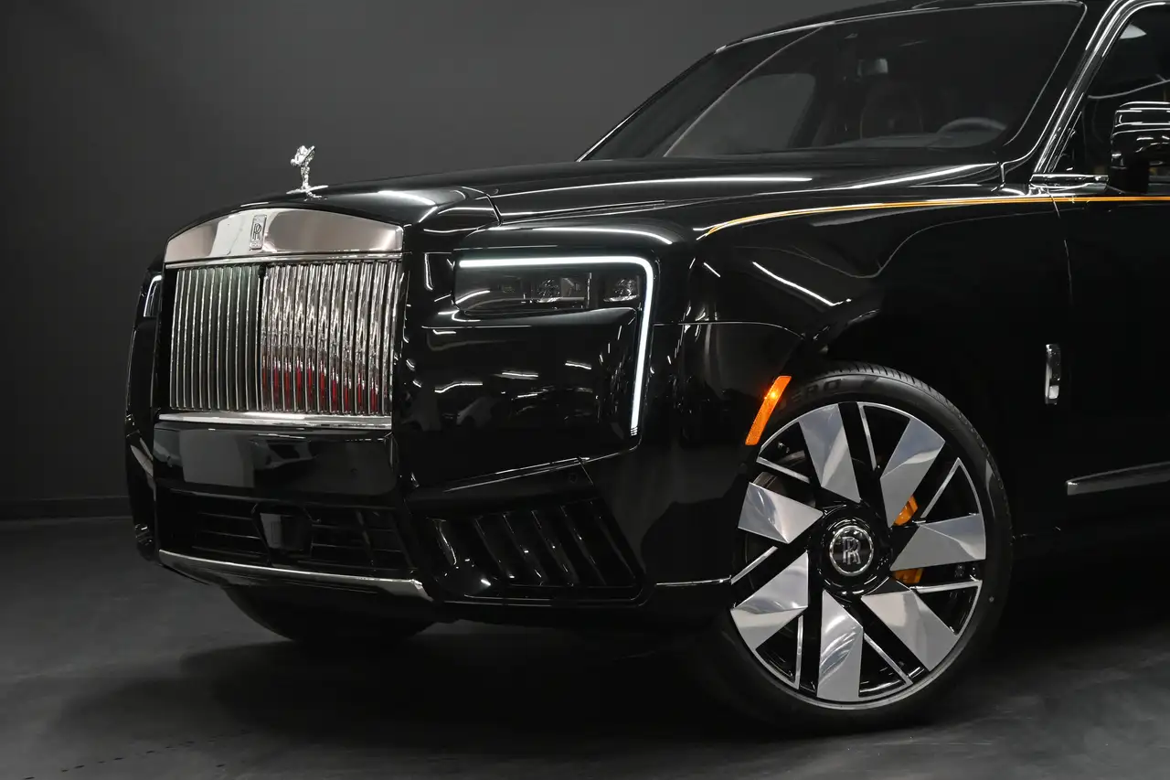 Rolls-Royce Cullinan снимка Rolls-Royce Cullinan