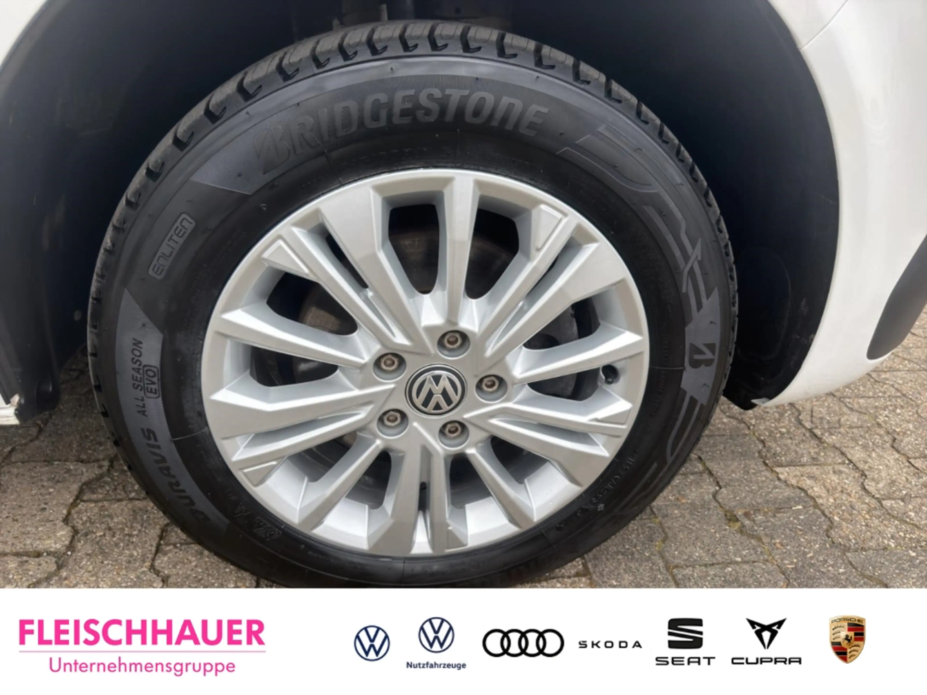 Volkswagen T6.1 Multivan Generation Six+LED+AHK+ACC — photo 8