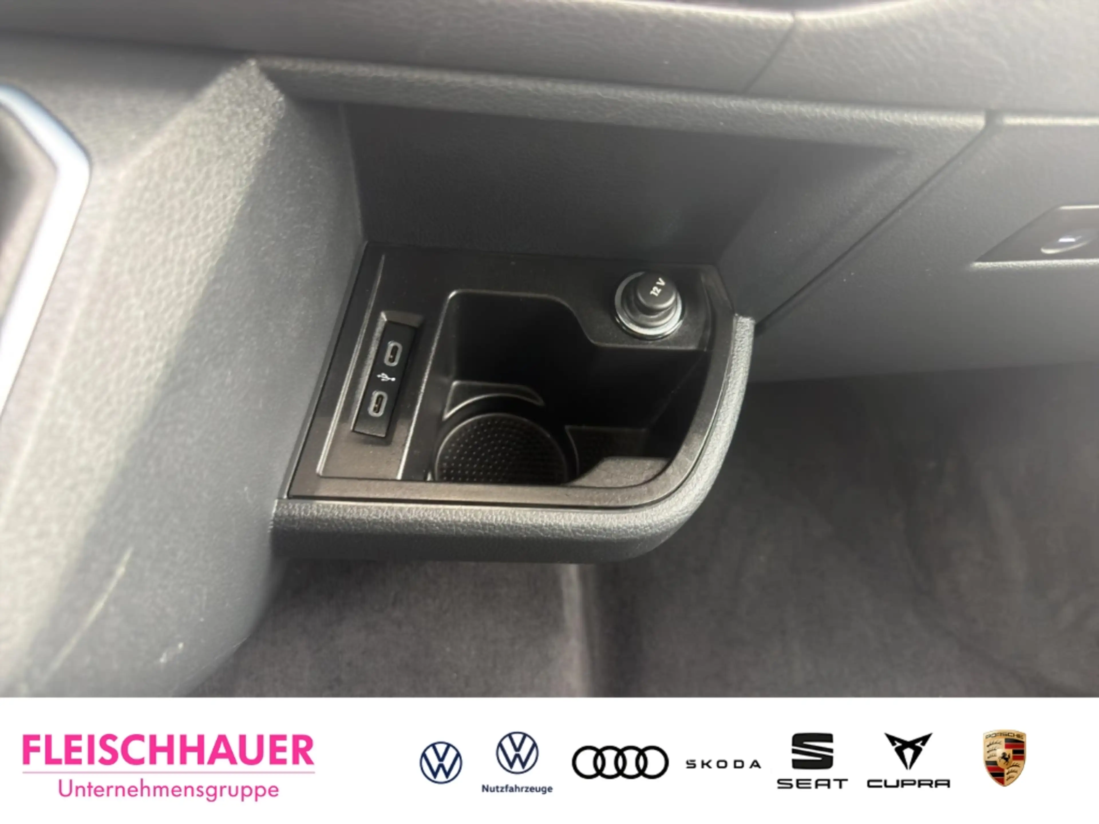 Volkswagen T6.1 Multivan Generation Six+LED+AHK+ACC — photo 12
