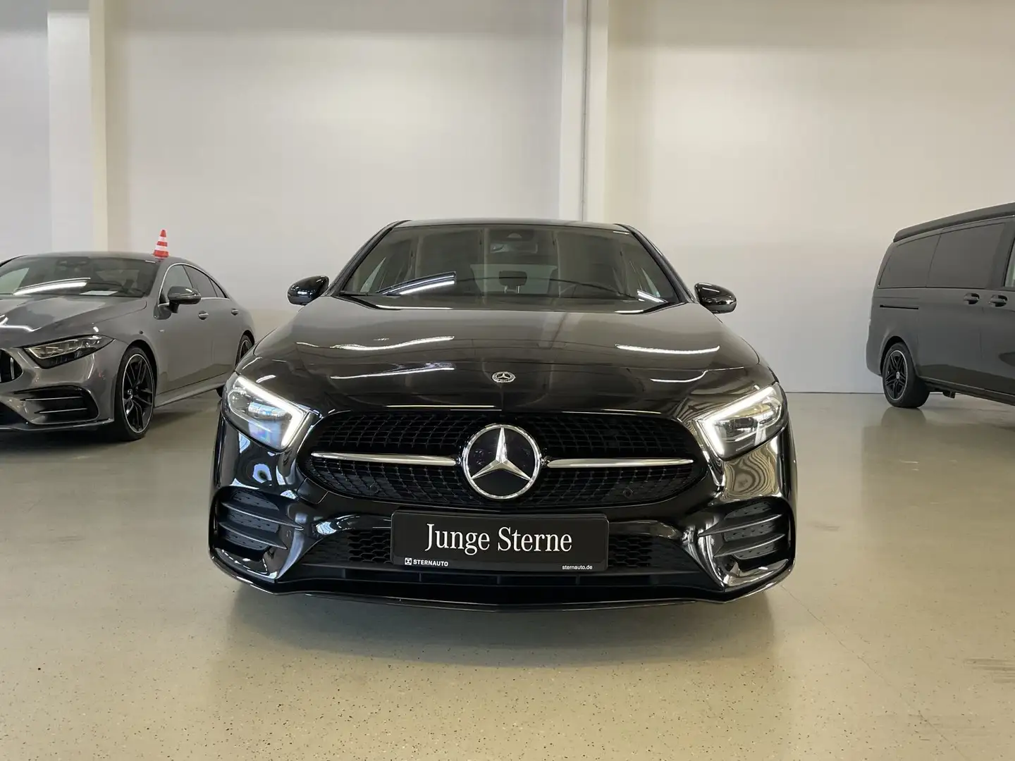 Mercedes-Benz A 200 A 200 AMG Line Pano Multibeam Night MBUX High Navi Schwarz - 2