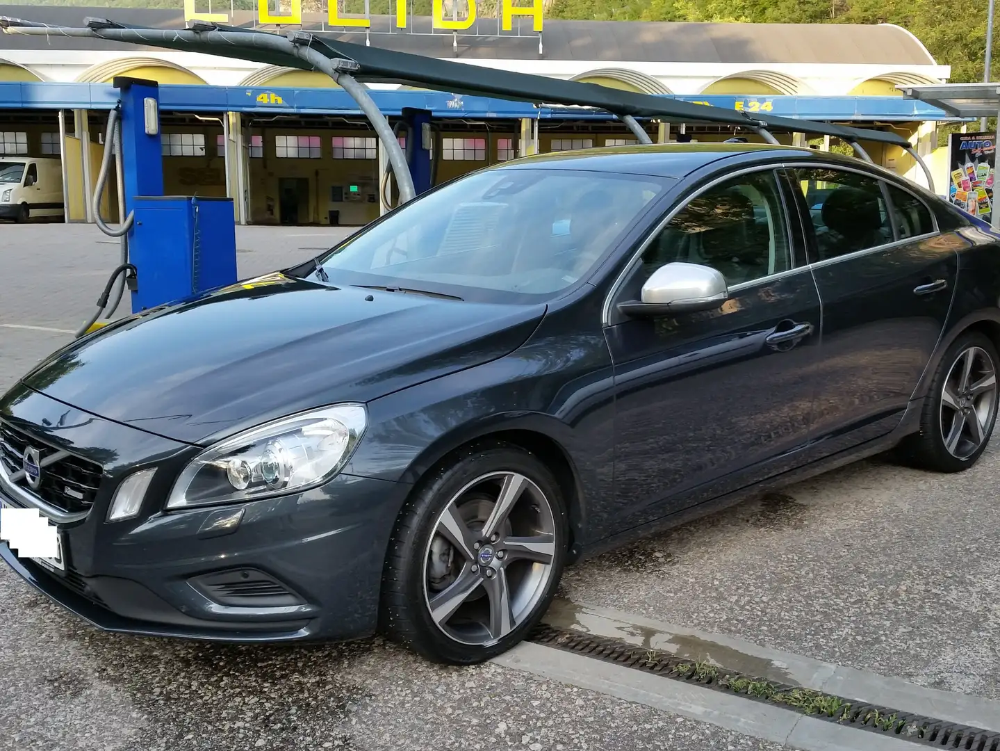 Volvo S60 S60 II 2010 2.0 d4 ved (d3) R-design Szary - 1