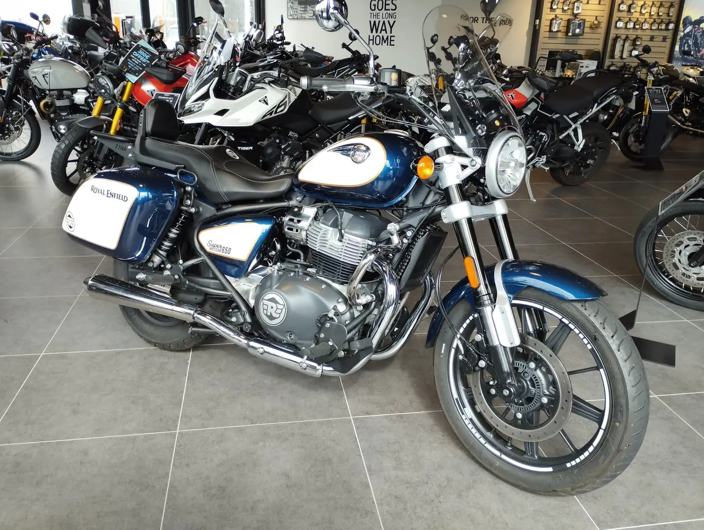 Royal Enfield Super Meteor 650 Blau - 1