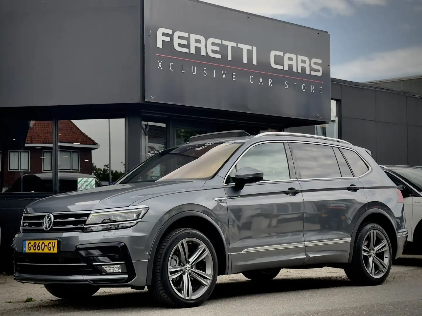 Volkswagen Tiguan Allspace 1.5 TSI AUT7 HIGHLINE 2X R-LINE PANODAK NAVI CAMER Grijs - 1