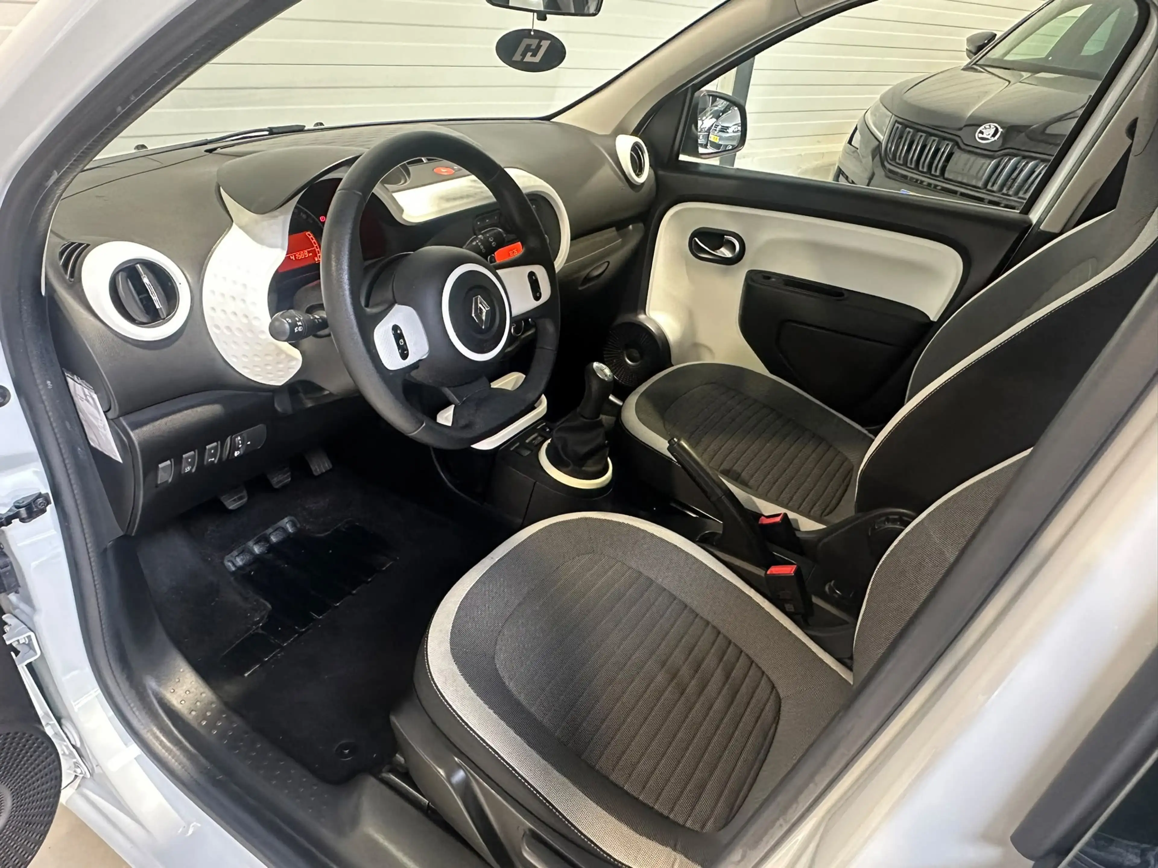 Renault Twingo 1.0 SCe Expression 2014 Nieuwe APK 41DKM — photo 9