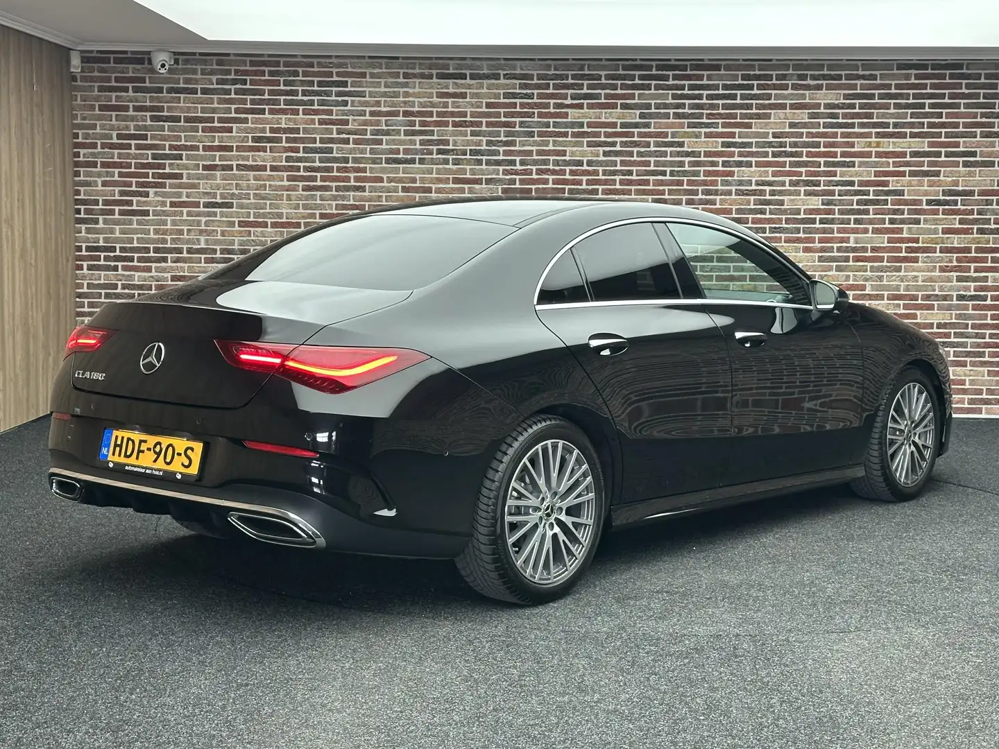 Mercedes-Benz CLA 180 Star Edition AMG Line Sfeer Camera Fabrieksgaranti Zwart - 2