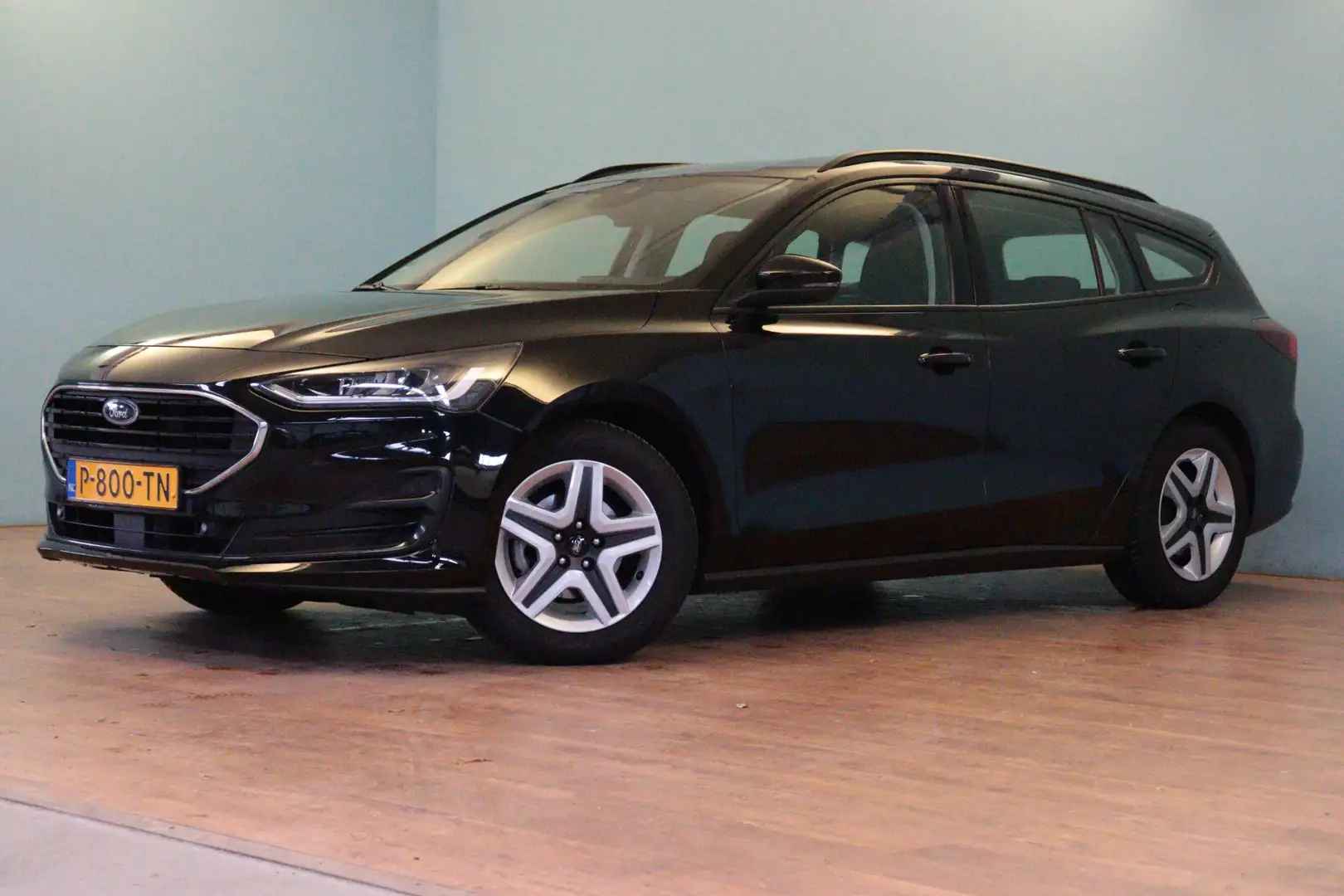 Ford Focus Wagon 1.0 EcoBoost Connected | NAVI | AIRCO | PDC Zwart - 1