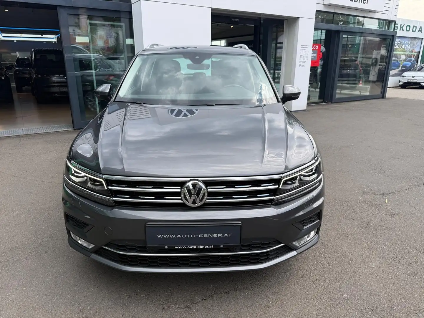 Volkswagen Tiguan Highline TSI ACT DSG Grau - 2